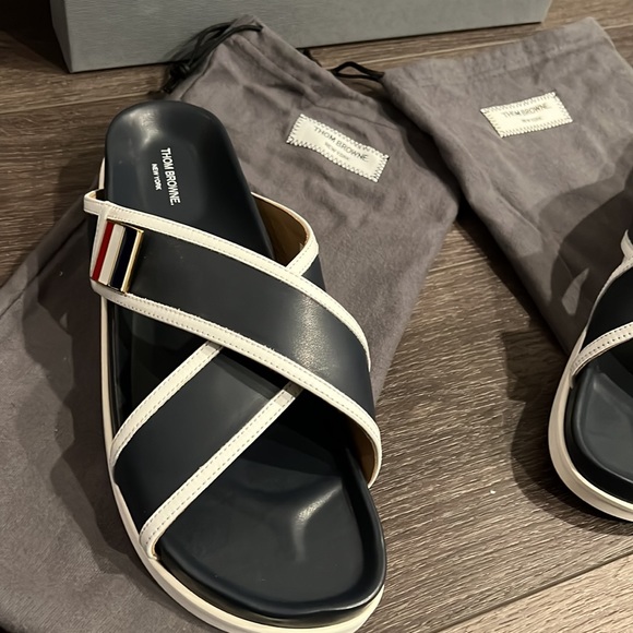 Thom Browne cross cross sandals w/RWB enamel buckle in vitello calf. Leather. - Picture 3 of 6
